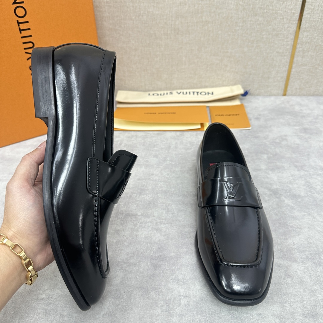 💋💍L家新品    GLOVE乐福鞋  官方 9,600 本款乐福鞋皮鞋以进口开边珠亮皮/精品翻毛牛皮/