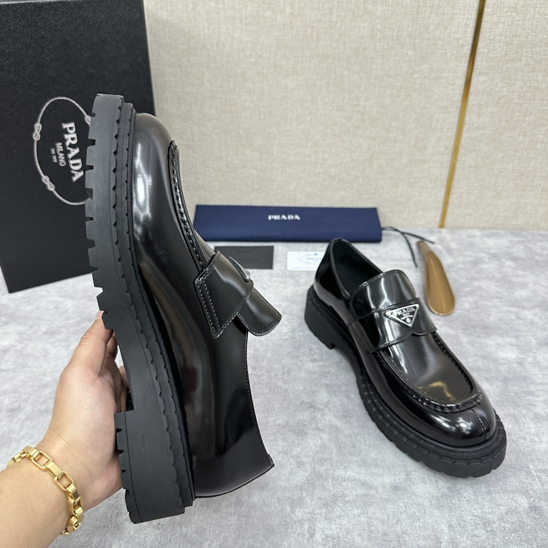 💋💍P家 普拉-达 新品厚底鞋系列 Monolith 厚底乐福鞋 官方 9,600 采用进口开