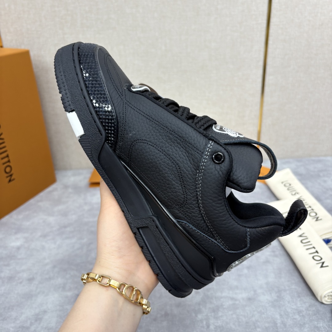 💋💍L家新品  SKATE 复古运动鞋面包鞋  官方 11,100   本款 L*V Skate 运动鞋