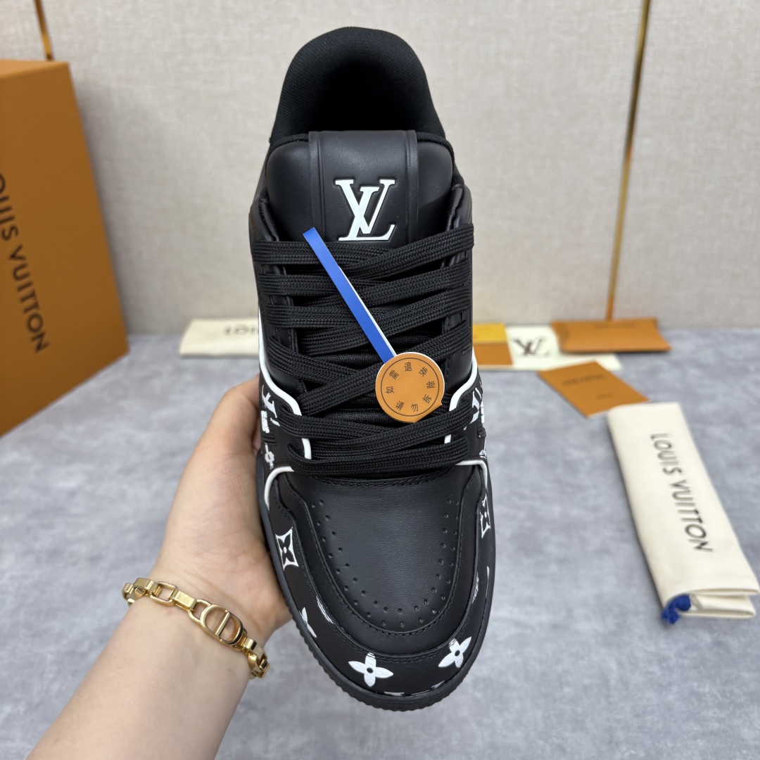 💋💍L家新品  TRAINER 运动鞋系列     官方 10,600    本款L*V Trainer