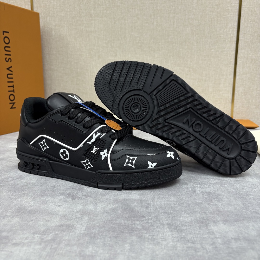 💋💍L家新品  TRAINER 运动鞋系列     官方 10,600    本款L*V Trainer