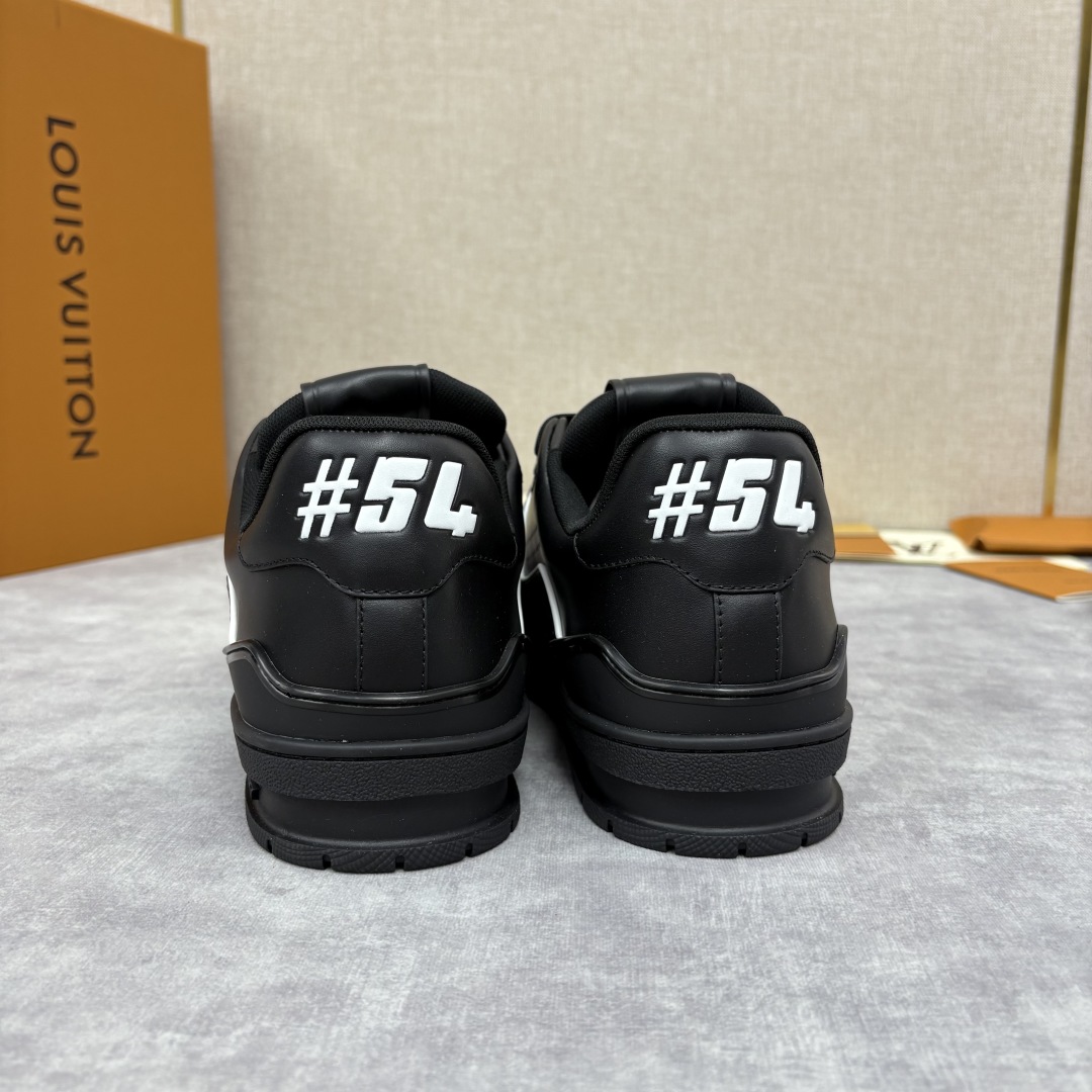 💋💍L家新品  TRAINER 运动鞋系列     官方 10,600    本款L*V Trainer