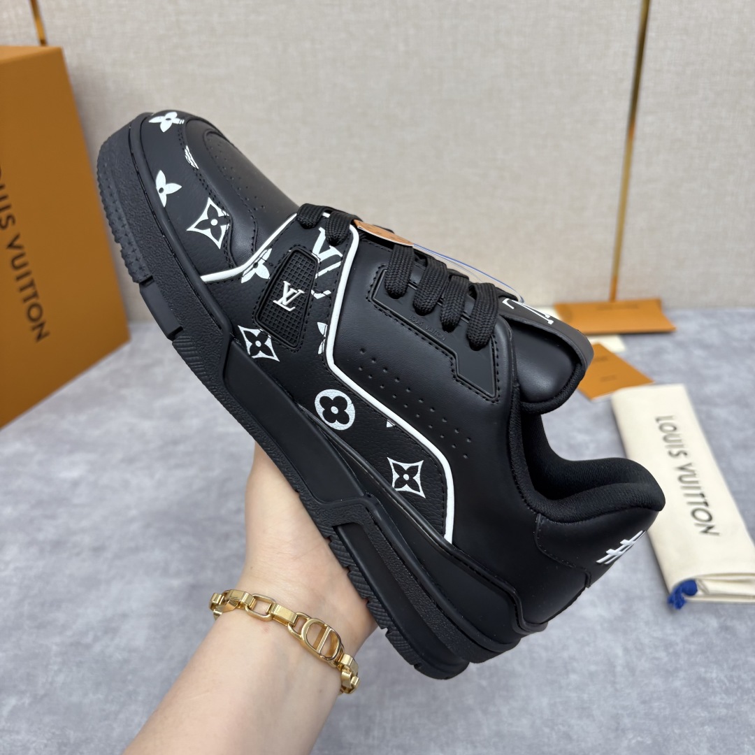 💋💍L家新品  TRAINER 运动鞋系列     官方 10,600    本款L*V Trainer