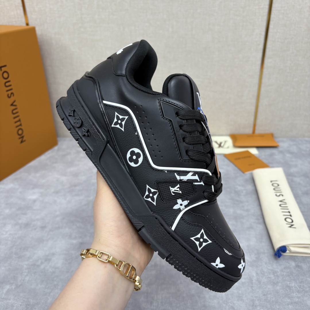 💋💍L家新品  TRAINER 运动鞋系列     官方 10,600    本款L*V Trainer