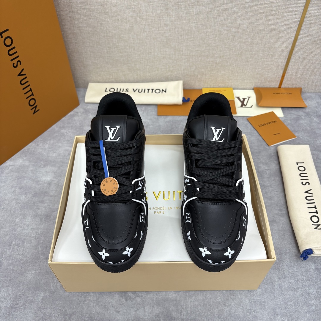 💋💍L家新品  TRAINER 运动鞋系列     官方 10,600    本款L*V Trainer