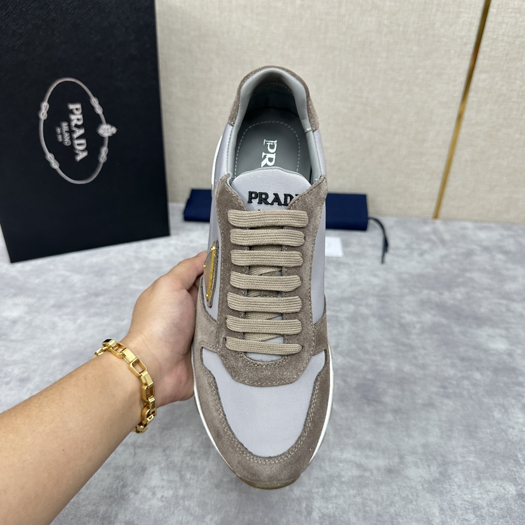 💋💍P家 普拉-达 PRA运动慢跑鞋新品  官方8,200 采用进口牛皮拼接打造 PRAX 1 运动鞋融