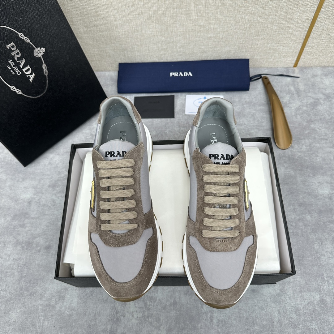 💋💍P家 普拉-达 PRA运动慢跑鞋新品  官方8,200 采用进口牛皮拼接打造 PRAX 1 运动鞋融