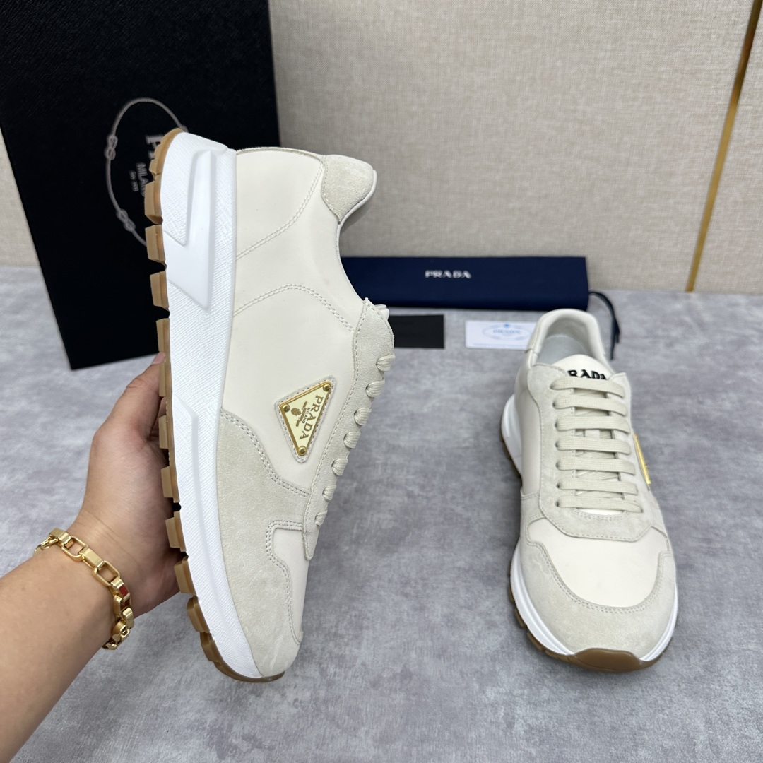 💋💍P家 普拉-达 PRA运动慢跑鞋新品  官方8,200 采用进口牛皮拼接打造 PRAX 1 运动鞋融