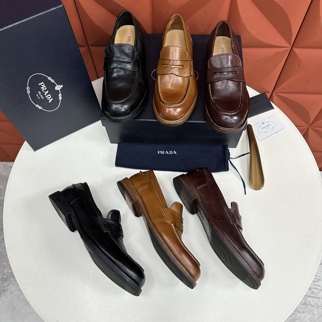💋💍p家新品  Prad*男士正装乐福皮鞋  固特异工艺  采用进口小牛皮材质水洗 .做旧风格更新男士品