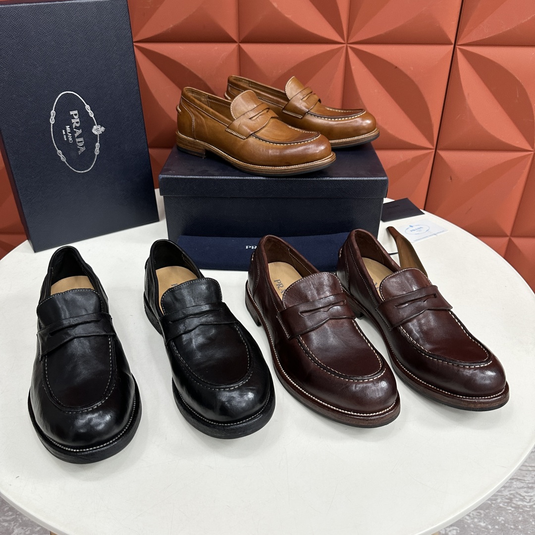 💋💍p家新品  Prad*男士正装乐福皮鞋  固特异工艺  采用进口小牛皮材质水洗 .做旧风格更新男士品