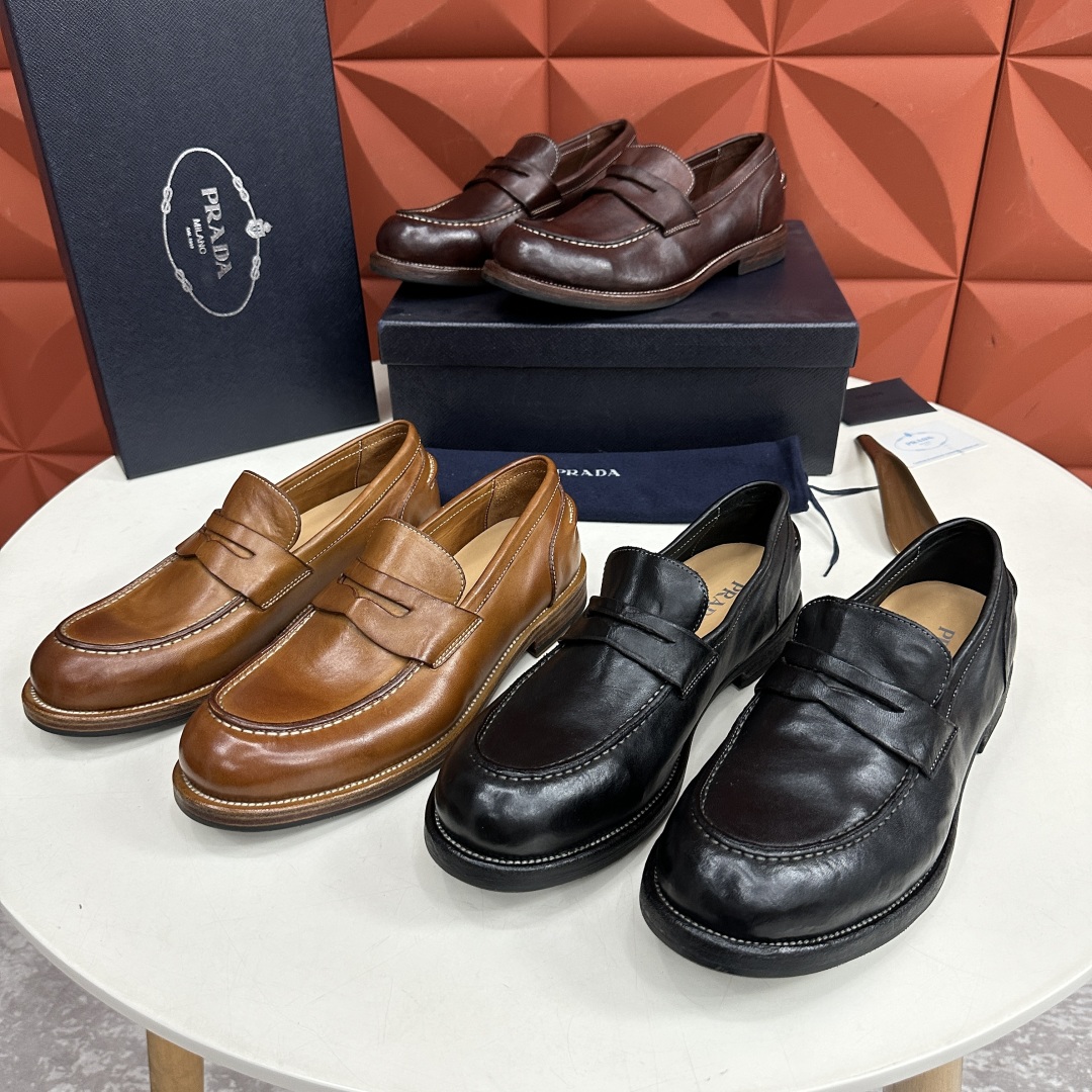 💋💍p家新品  Prad*男士正装乐福皮鞋  固特异工艺  采用进口小牛皮材质水洗 .做旧风格更新男士品