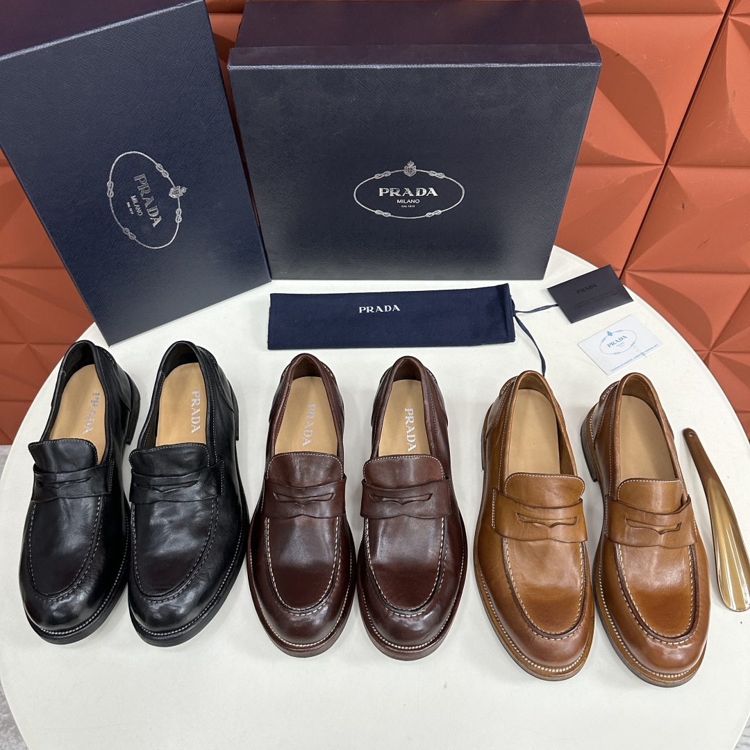 💋💍p家新品  Prad*男士正装乐福皮鞋  固特异工艺  采用进口小牛皮材质水洗 .做旧风格更新男士品