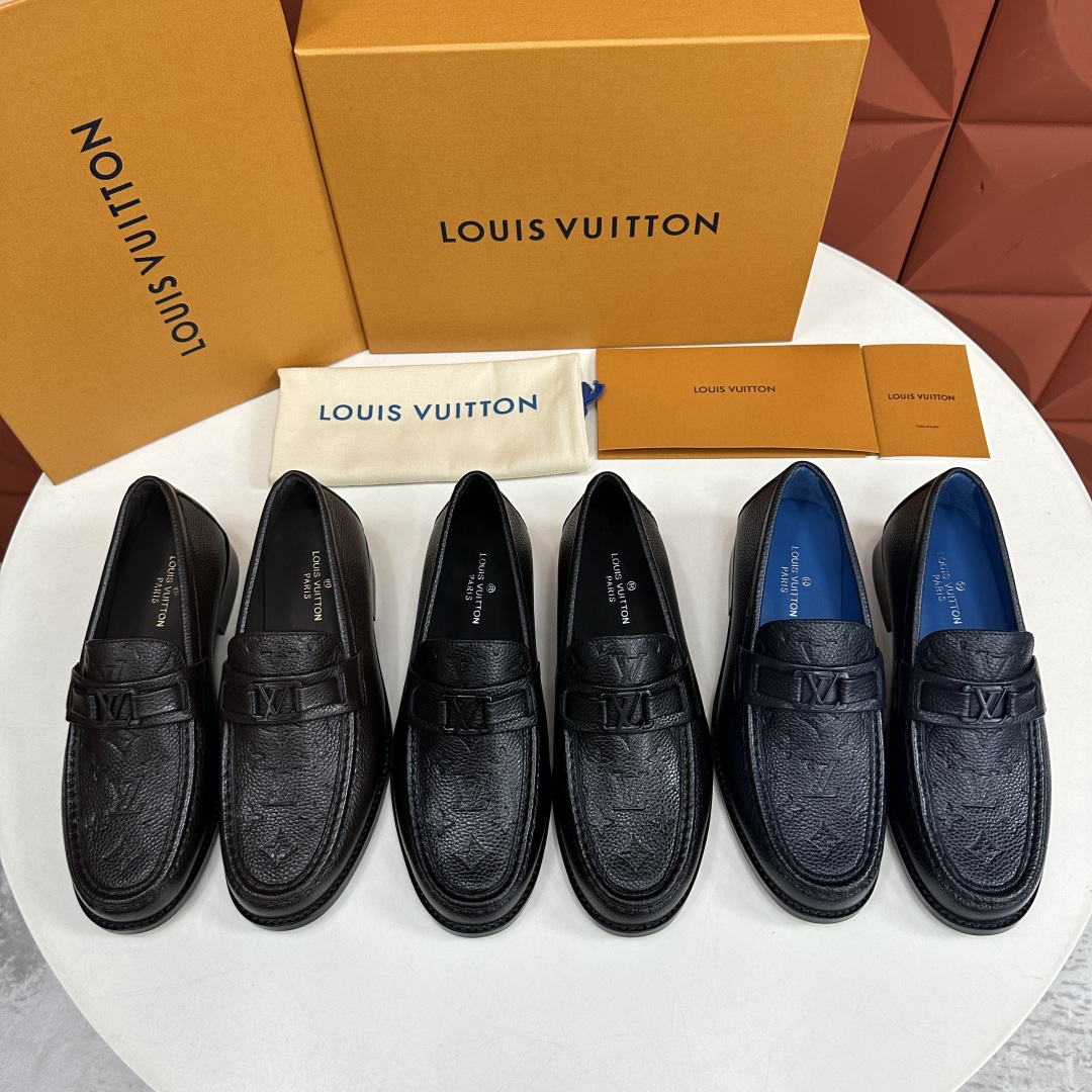 💋💍L家新品  LOUI* 乐福鞋皮鞋  官方 9,000  本款乐福鞋采用进口牛皮/开边珠亮皮/Mon