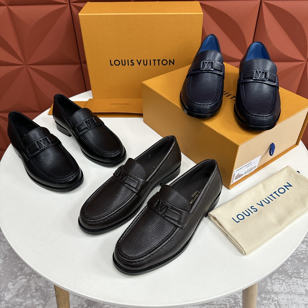 💋💍L家新品  LOUI* 乐福鞋皮鞋  官方 9,000  本款乐福鞋采用进口牛皮/开边珠亮皮/Mon