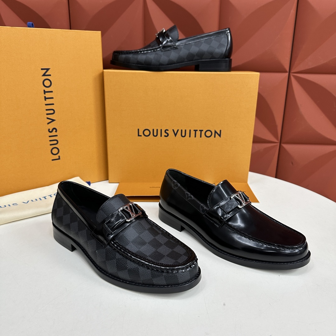 💋💍L家新品  LOUI* 乐福鞋皮鞋  官方 9,000  本款乐福鞋采用进口牛皮/开边珠亮皮/Mon