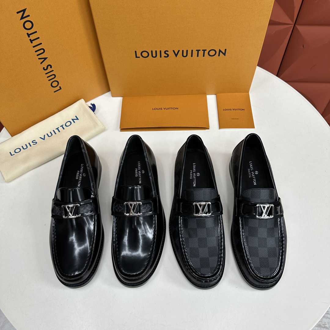 💋💍L家新品  LOUI* 乐福鞋皮鞋  官方 9,000  本款乐福鞋采用进口牛皮/开边珠亮皮/Mon