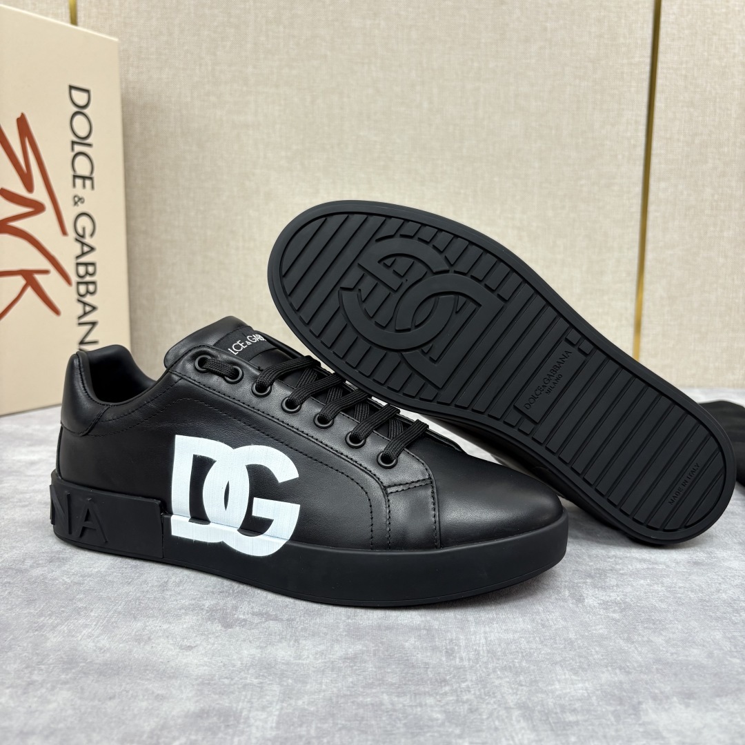 💋💍D &G 杜嘉-班纳(Dolce & Gabban*) 挑选您的全新运动鞋板鞋。简约廓形缀以对比感
