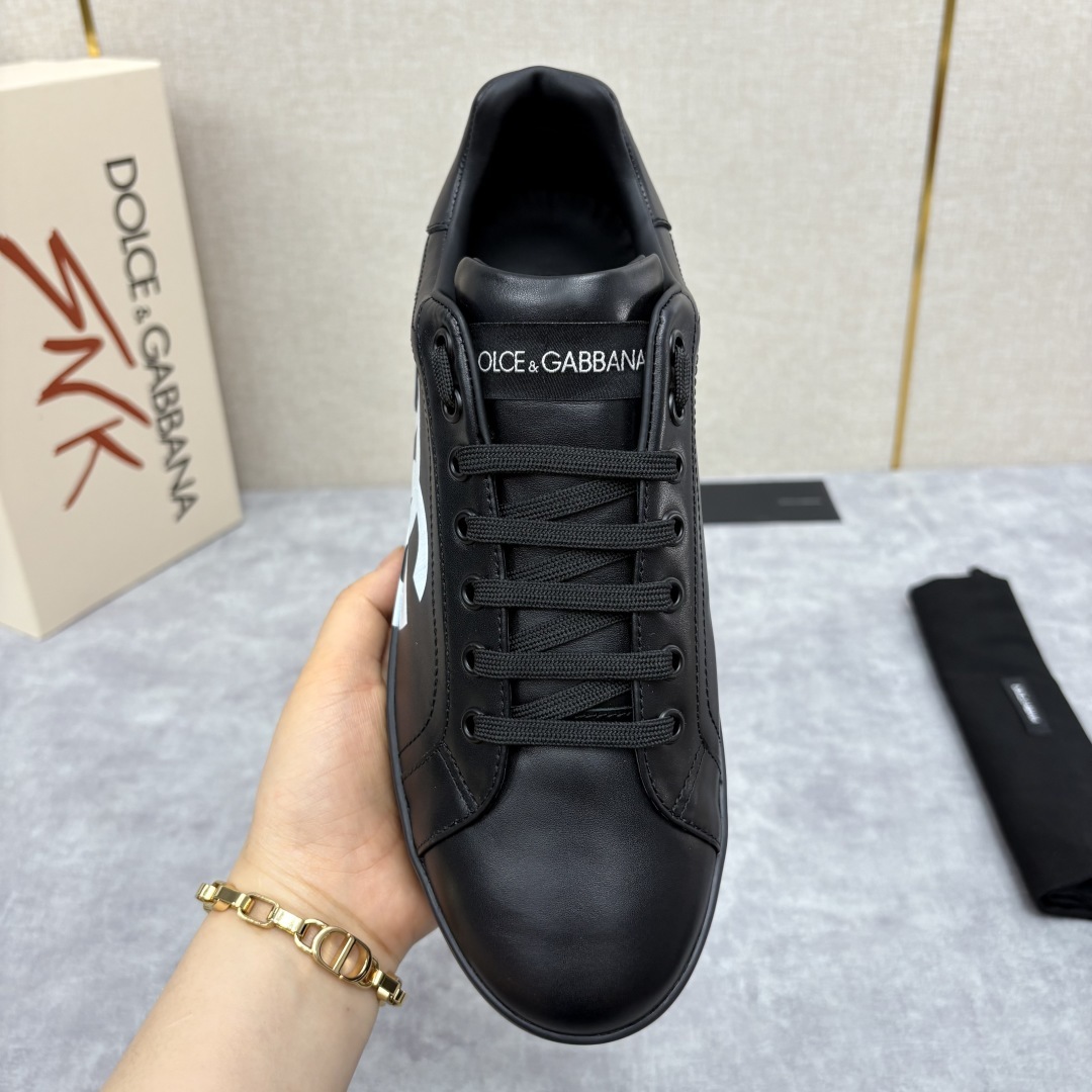 💋💍D &G 杜嘉-班纳(Dolce & Gabban*) 挑选您的全新运动鞋板鞋。简约廓形缀以对比感
