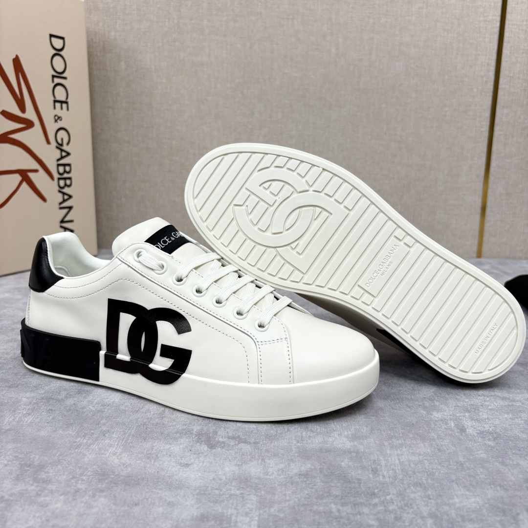 💋💍D &G 杜嘉-班纳(Dolce & Gabban*) 挑选您的全新运动鞋板鞋。简约廓形缀以对比感