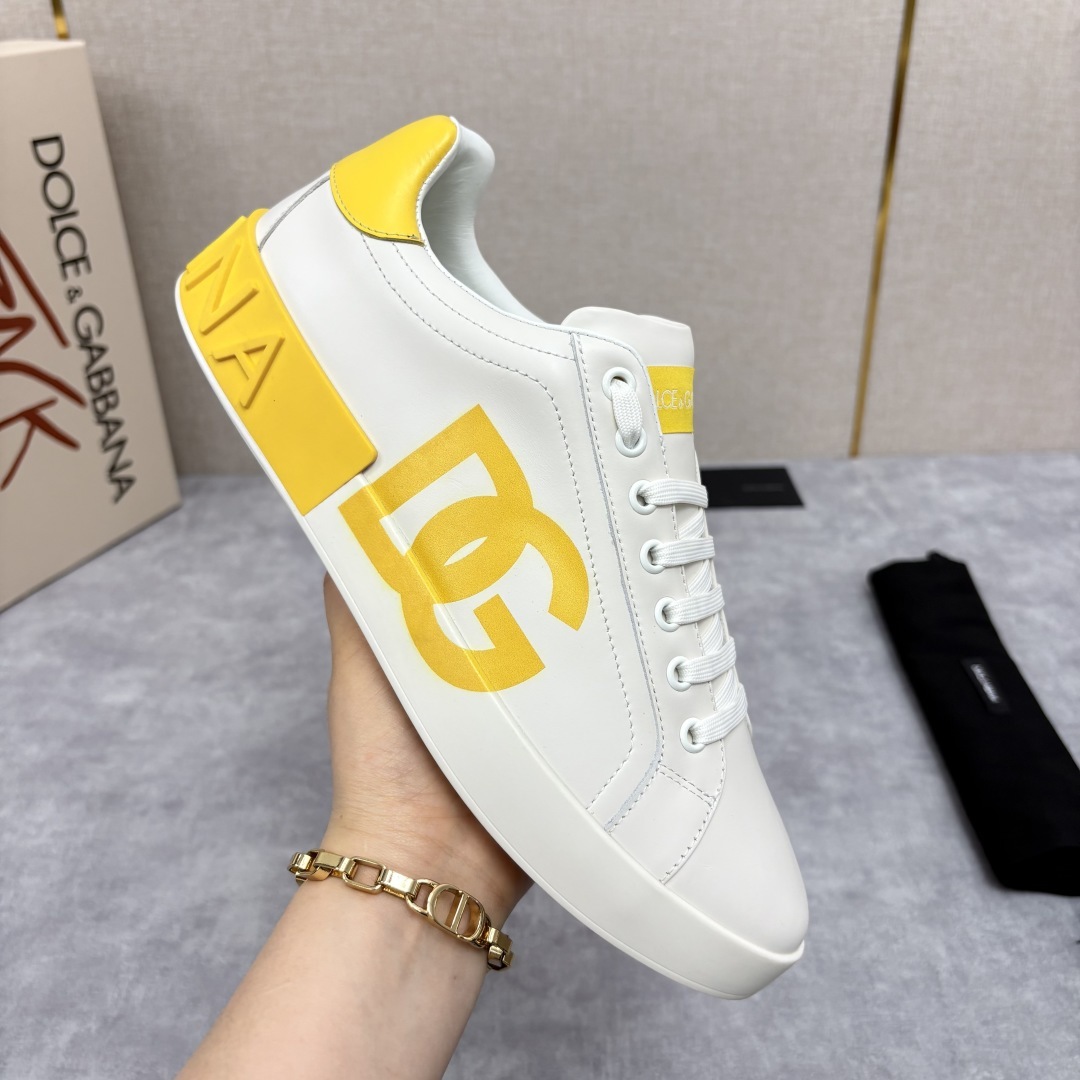 💋💍D &G 杜嘉-班纳(Dolce & Gabban*) 挑选您的全新运动鞋板鞋。简约廓形缀以对比感