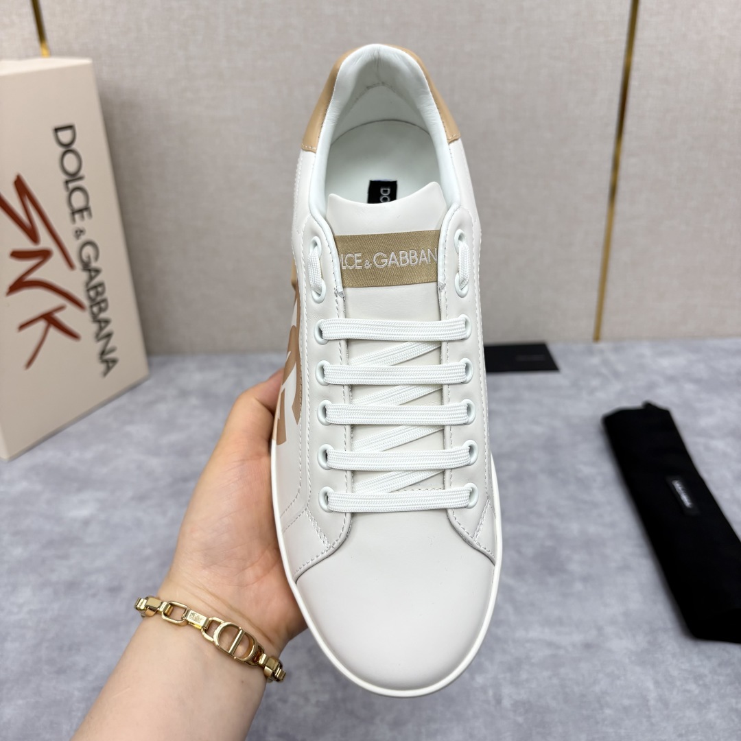 💋💍D &G  杜嘉-班纳（Dolce & Gabban*） 挑选您的全新运动鞋板鞋。简约廓形缀以对比感
