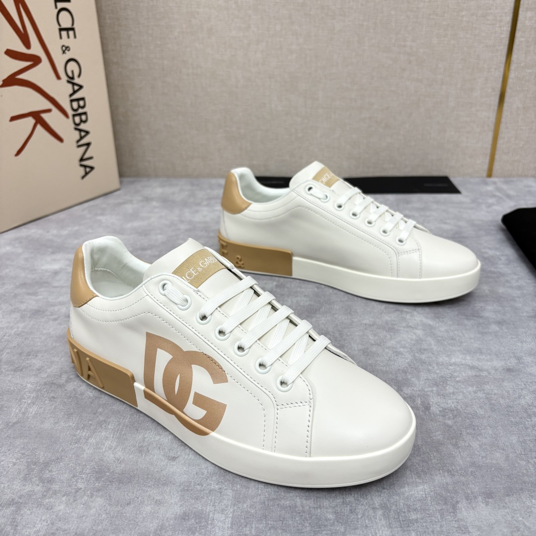 💋💍D &G  杜嘉-班纳（Dolce & Gabban*） 挑选您的全新运动鞋板鞋。简约廓形缀以对比感
