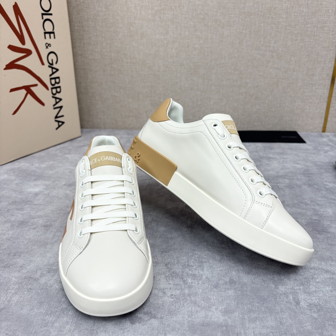 💋💍D &G  杜嘉-班纳（Dolce & Gabban*） 挑选您的全新运动鞋板鞋。简约廓形缀以对比感