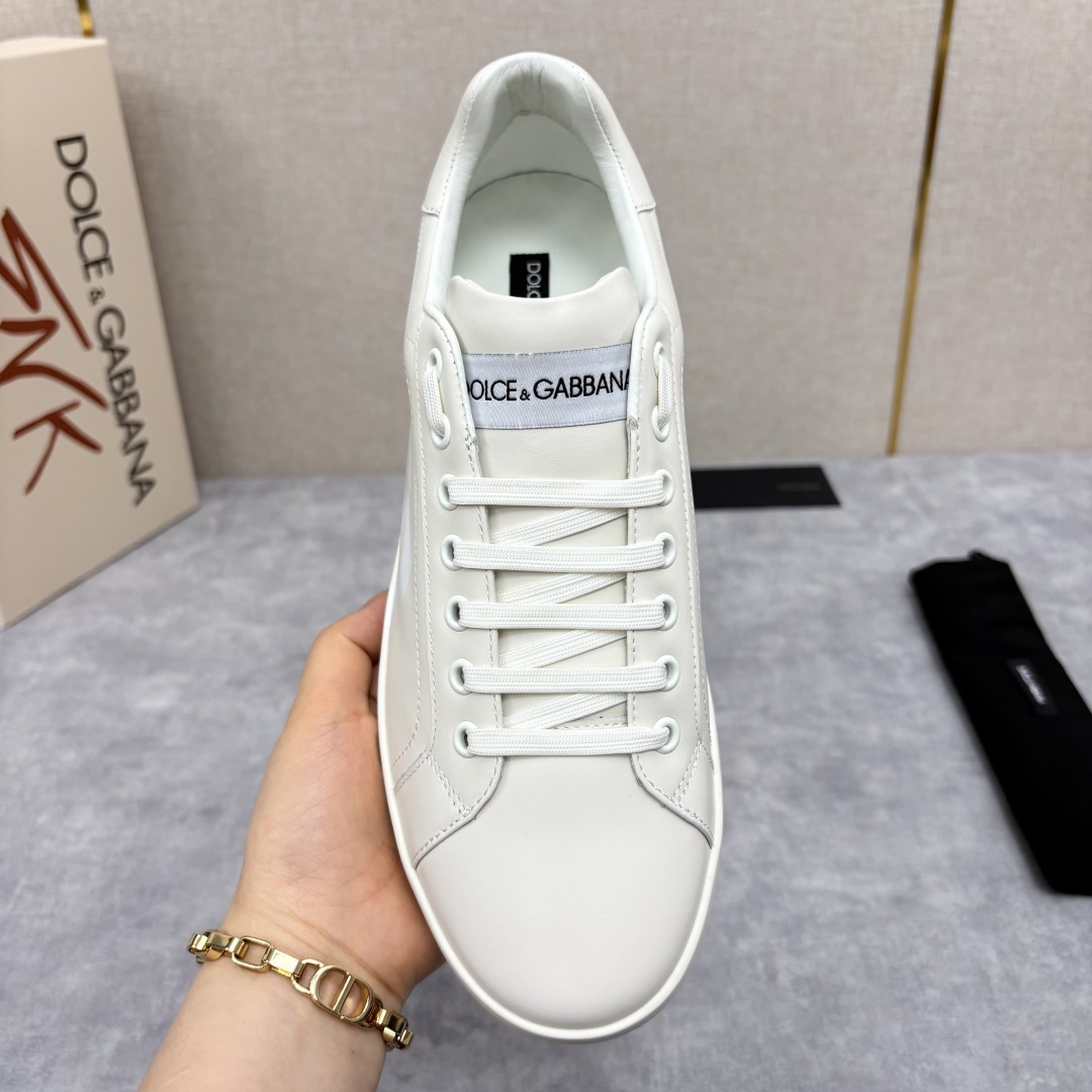 💋💍D &G 杜嘉-班纳(Dolce & Gabban*) 挑选您的全新运动鞋板鞋。简约廓形缀以对比感