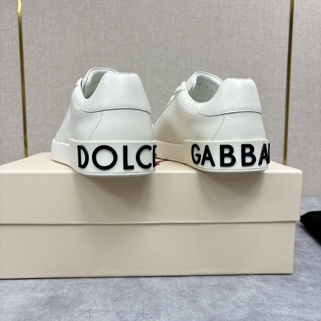 💋💍D &G 杜嘉-班纳(Dolce & Gabban*) 挑选您的全新运动鞋板鞋。简约廓形缀以对比感