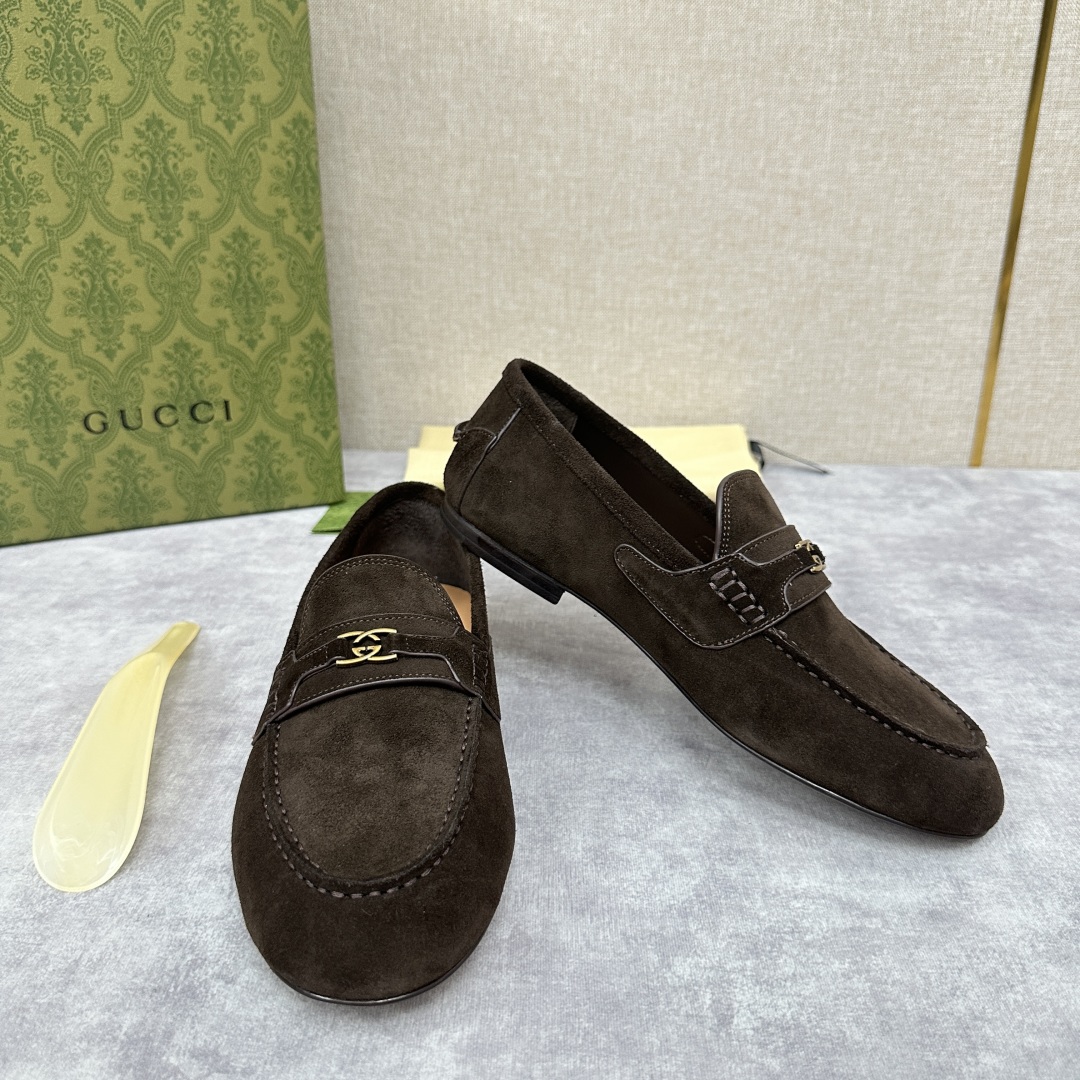 💋💍G家新品男士“G金属扣乐福鞋   官方7,300  采用进口翻毛皮打造  各式纹理和材质以焕新格调再