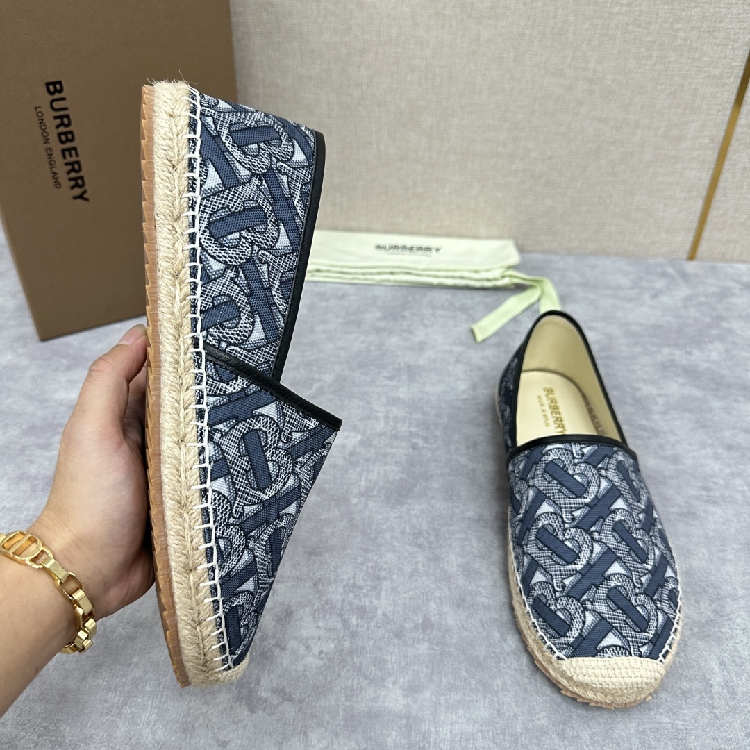 💋💍B家 渠道出口公司级订单 春夏季新品 草编渔夫鞋来袭 踏青春季必备鞋,鞋面采用原版棉质格纹帆布/彩印