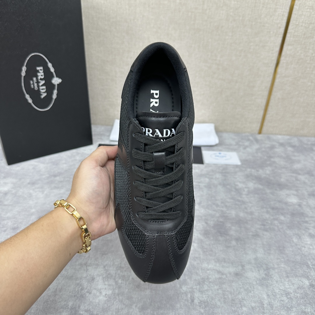 💋💍P家新品  Prad* 红标系列复古慢跑运动鞋 官方6800 采用网布拼接牛皮皮打造，极具Prad*