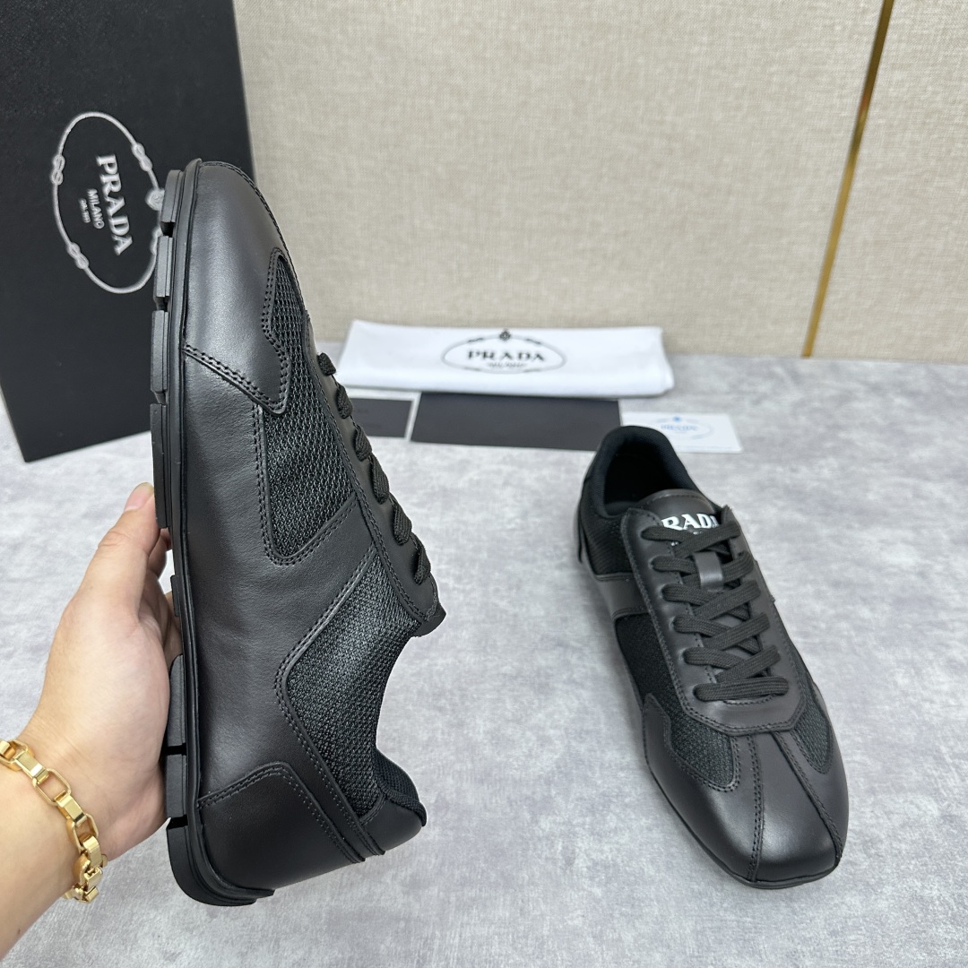 💋💍P家新品  Prad* 红标系列复古慢跑运动鞋 官方6800 采用网布拼接牛皮皮打造，极具Prad*