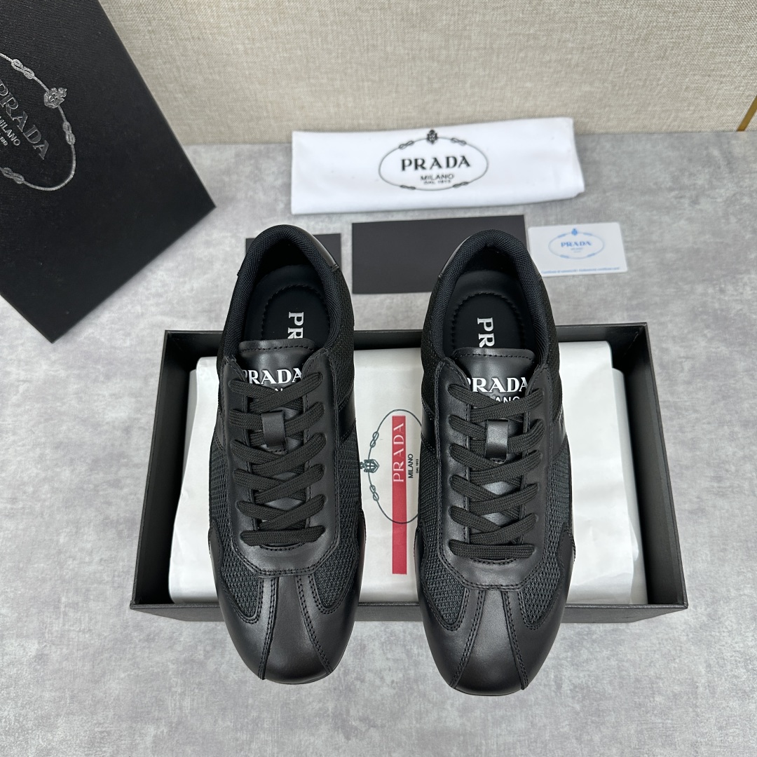 💋💍P家新品  Prad* 红标系列复古慢跑运动鞋 官方6800 采用网布拼接牛皮皮打造，极具Prad*