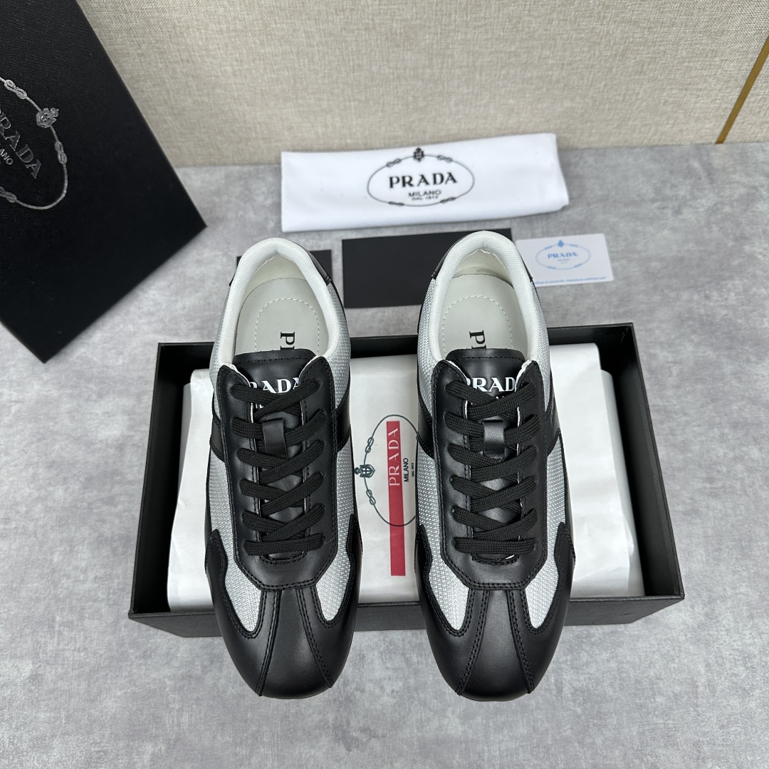 💋💍P家新品  Prad* 红标系列复古慢跑运动鞋 官方6800 采用网布拼接牛皮皮打造，极具Prad*
