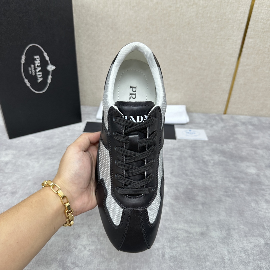 💋💍P家新品  Prad* 红标系列复古慢跑运动鞋 官方6800 采用网布拼接牛皮皮打造，极具Prad*