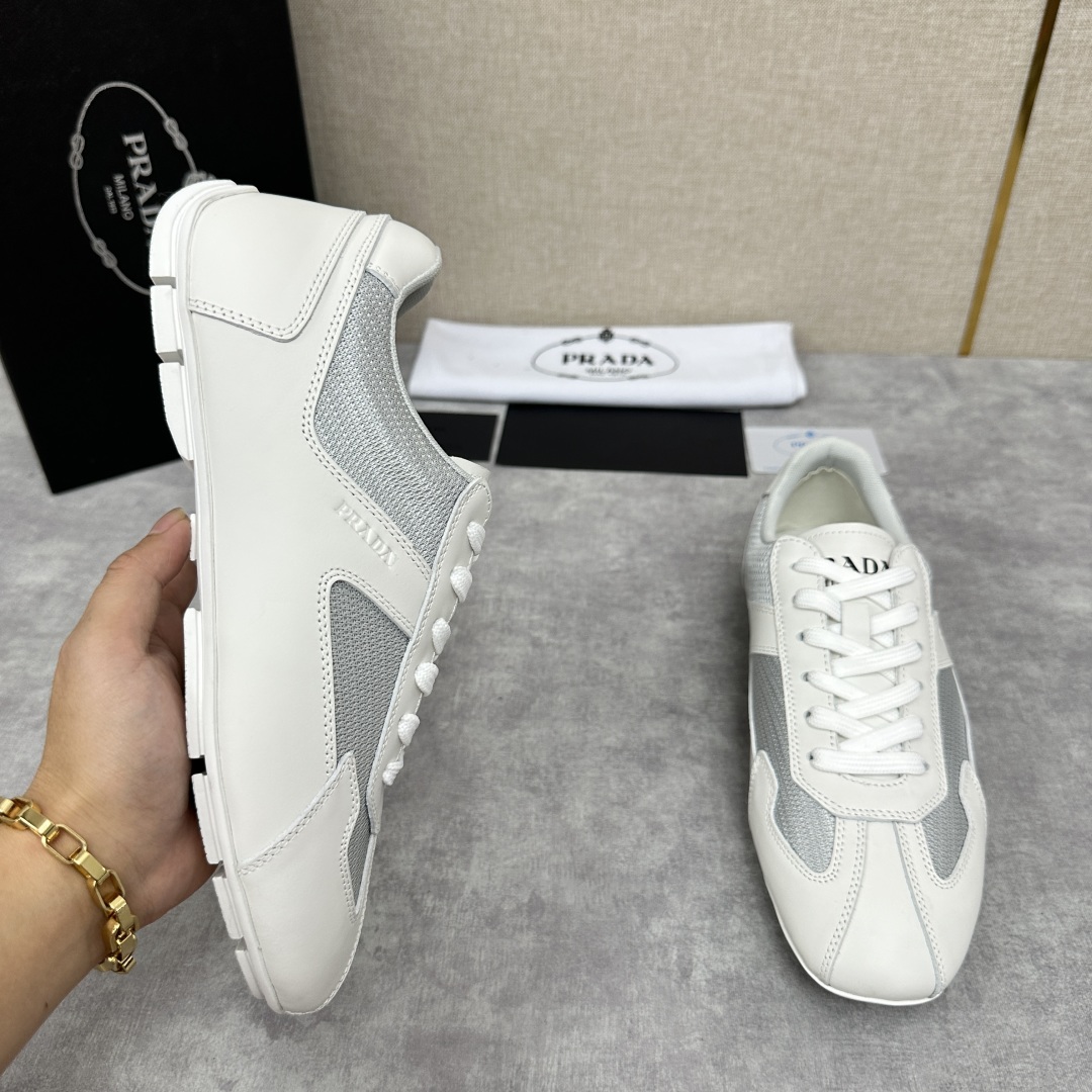 💋💍P家新品  Prad* 红标系列复古慢跑运动鞋 官方6800 采用网布拼接牛皮皮打造，极具Prad*