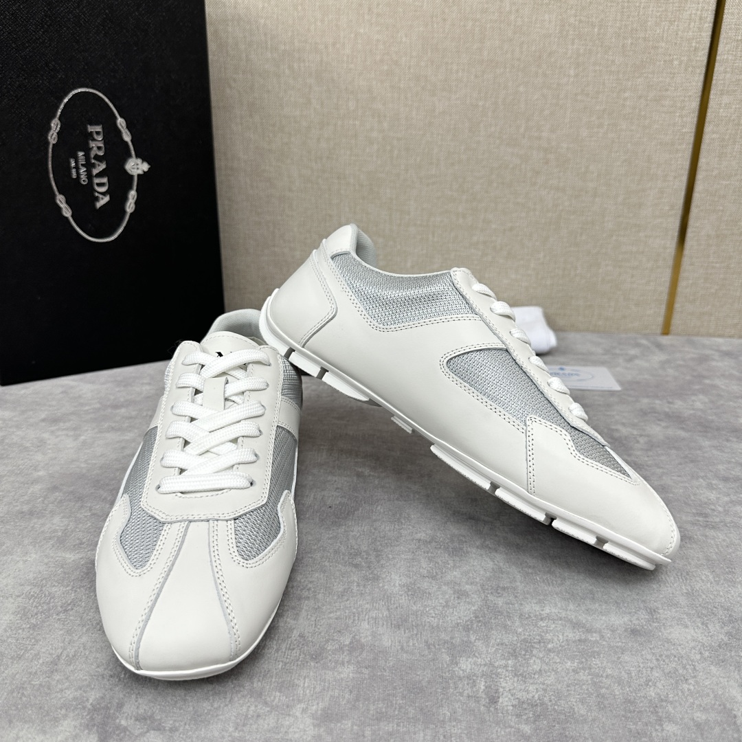 💋💍P家新品  Prad* 红标系列复古慢跑运动鞋 官方6800 采用网布拼接牛皮皮打造，极具Prad*