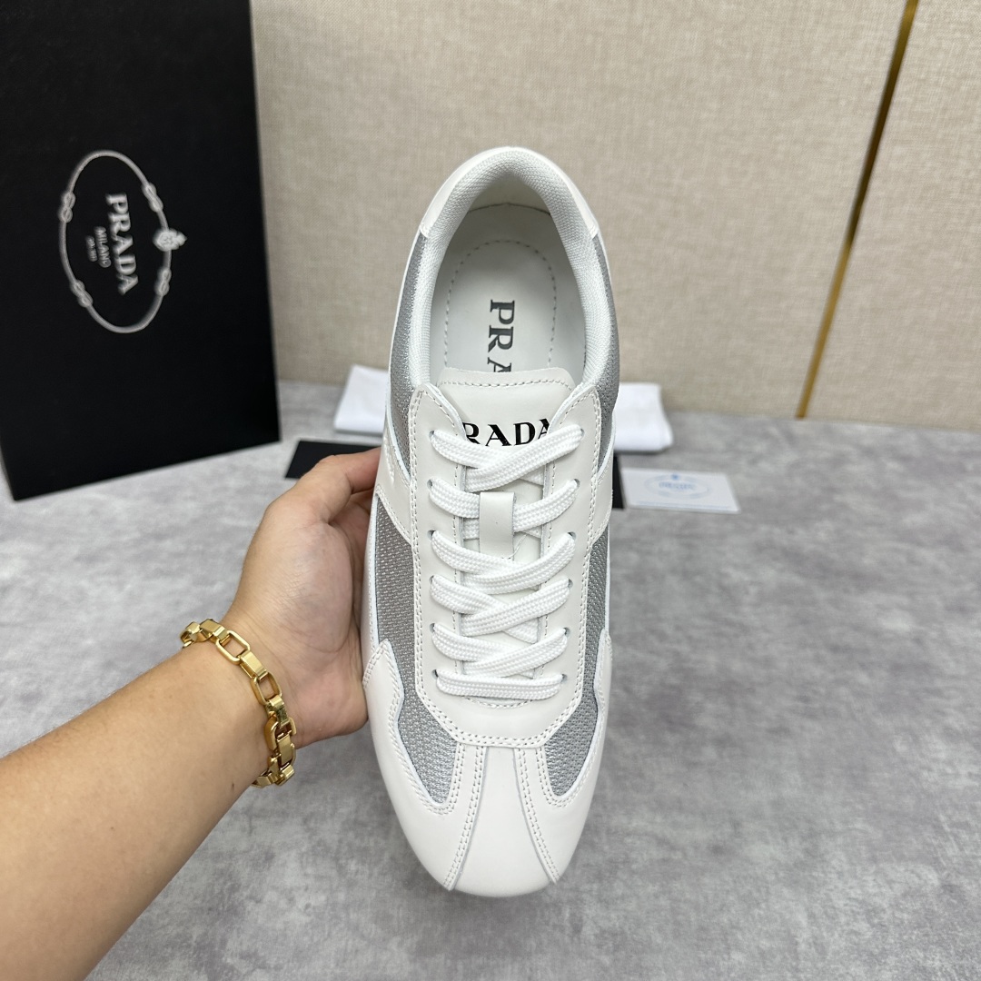 💋💍P家新品  Prad* 红标系列复古慢跑运动鞋 官方6800 采用网布拼接牛皮皮打造，极具Prad*