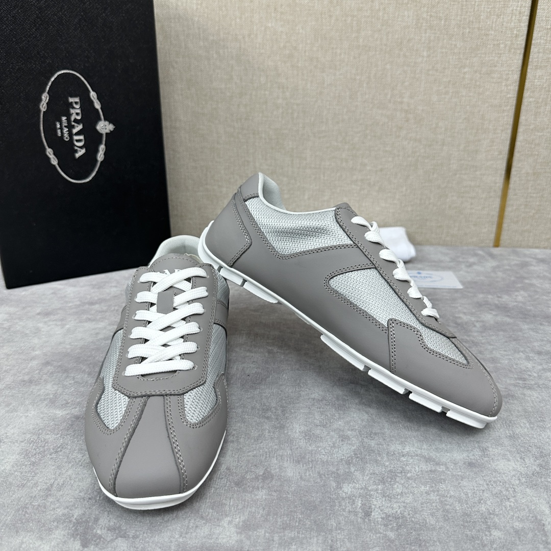💋💍P家新品  Prad* 红标系列复古慢跑运动鞋 官方6800 采用网布拼接牛皮皮打造，极具Prad*