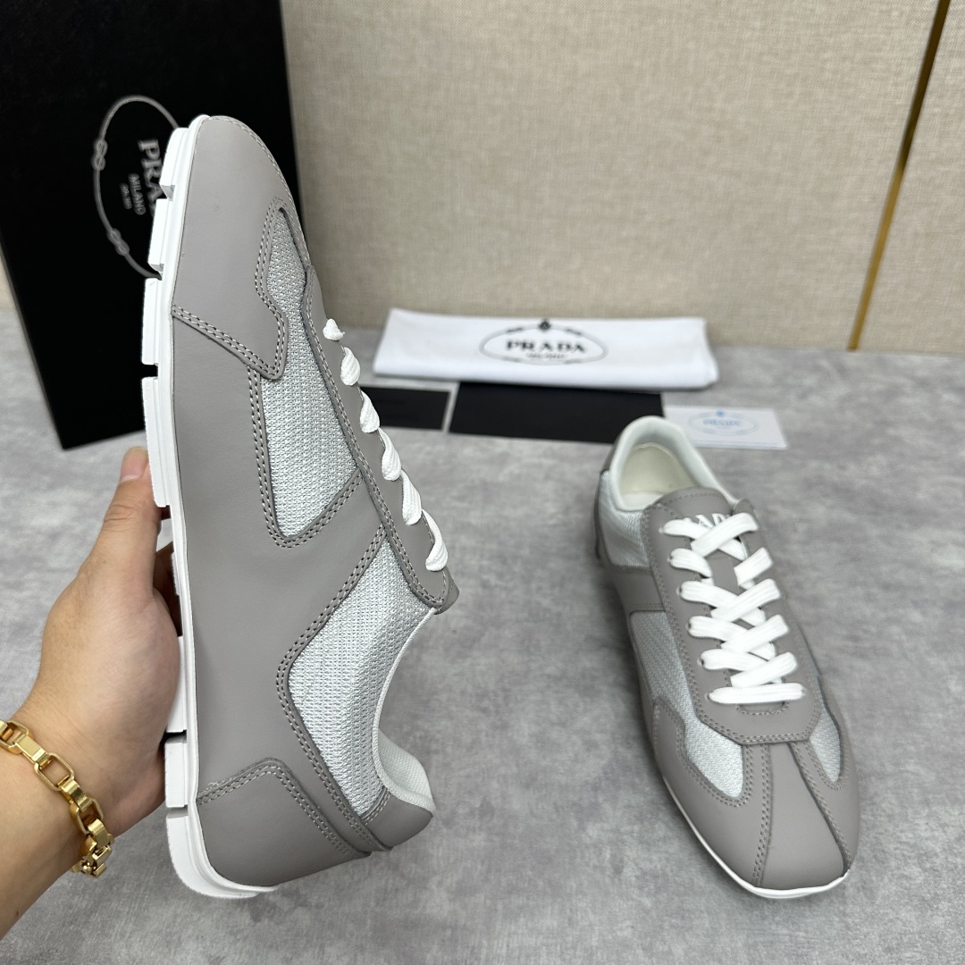 💋💍P家新品  Prad* 红标系列复古慢跑运动鞋 官方6800 采用网布拼接牛皮皮打造，极具Prad*