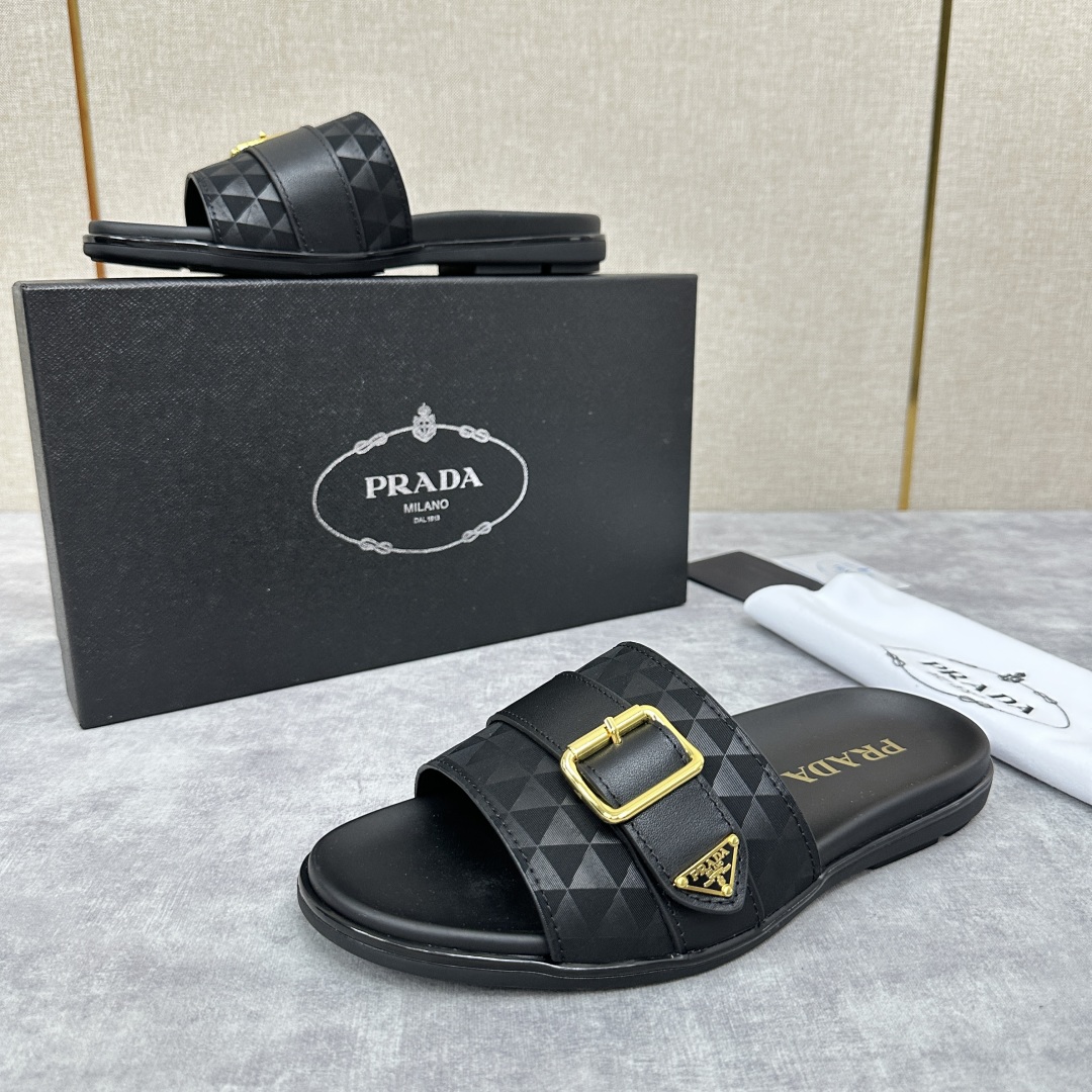 💋💍P家新品   Prad*  普拉-达 新款男士皮革一字直拖   这款拖鞋采用小牛皮/三角布/鳄鱼纹牛