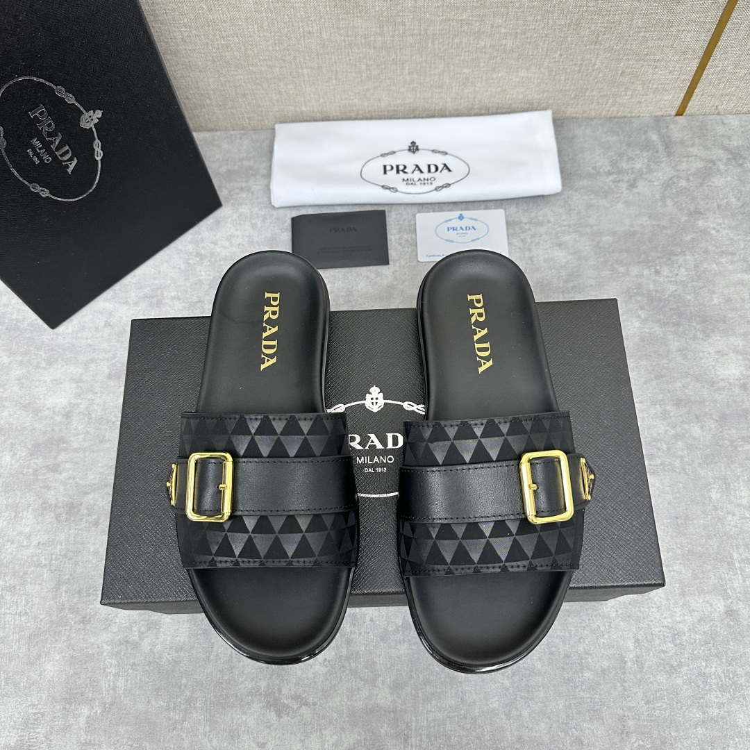 💋💍P家新品   Prad*  普拉-达 新款男士皮革一字直拖   这款拖鞋采用小牛皮/三角布/鳄鱼纹牛