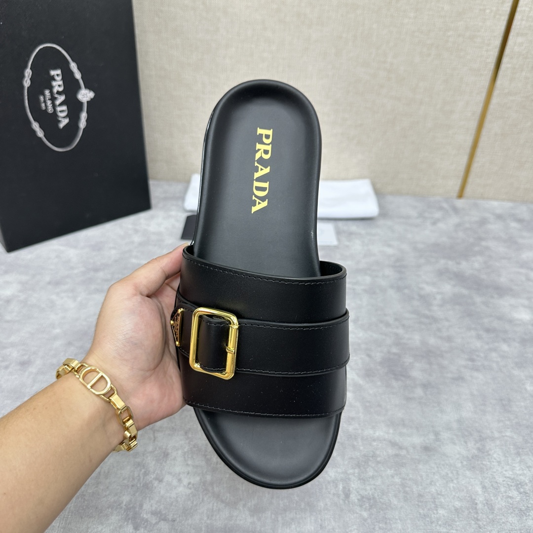 💋💍P家新品   Prad*  普拉-达 新款男士皮革一字直拖   这款拖鞋采用小牛皮/三角布/鳄鱼纹牛