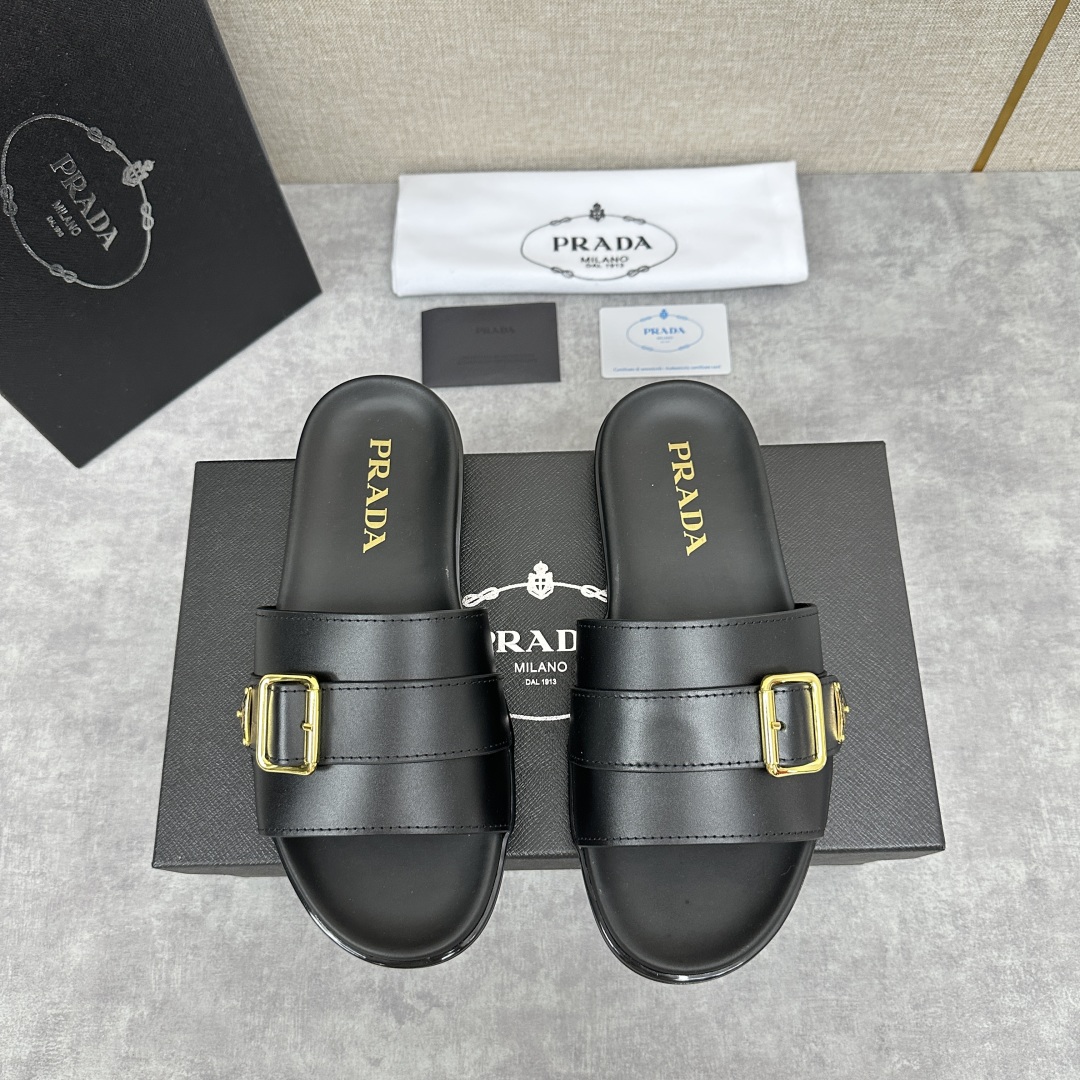 💋💍P家新品   Prad*  普拉-达 新款男士皮革一字直拖   这款拖鞋采用小牛皮/三角布/鳄鱼纹牛