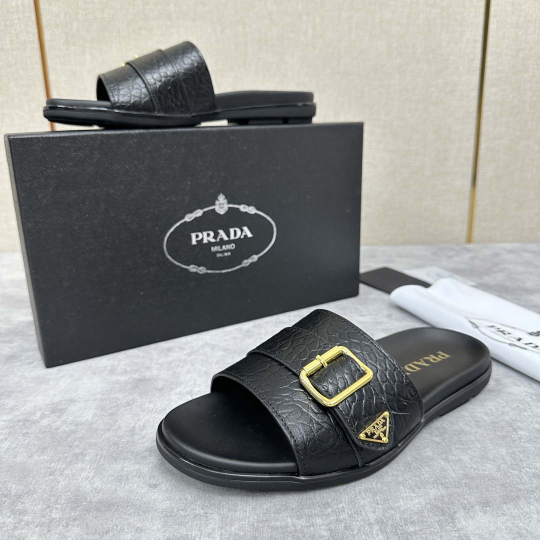 💋💍P家新品   Prad*  普拉-达 新款男士皮革一字直拖   这款拖鞋采用小牛皮/三角布/鳄鱼纹牛