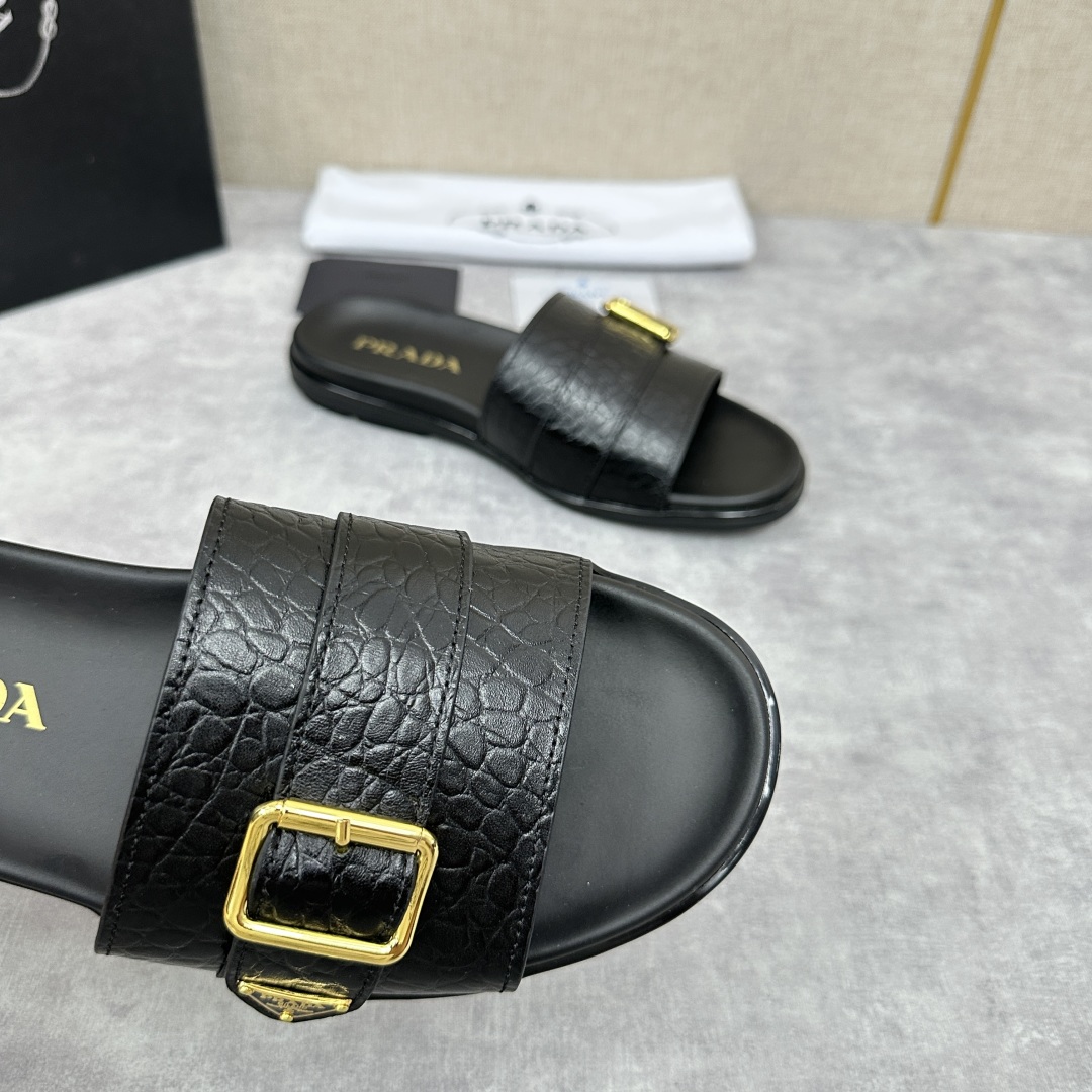 💋💍P家新品   Prad*  普拉-达 新款男士皮革一字直拖   这款拖鞋采用小牛皮/三角布/鳄鱼纹牛