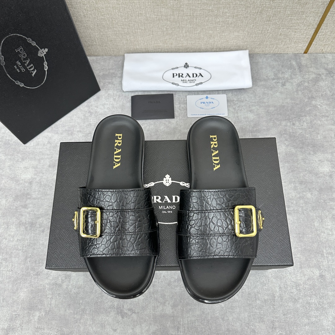 💋💍P家新品   Prad*  普拉-达 新款男士皮革一字直拖   这款拖鞋采用小牛皮/三角布/鳄鱼纹牛