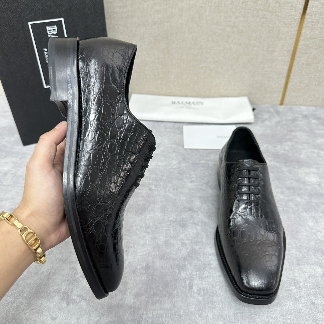💋💍巴尔.曼新品  全新男士光面正装🤵皮鞋，采用进口牛皮压鳄鱼🐊纹制成，经典大尖头光面设计 内里水染小牛