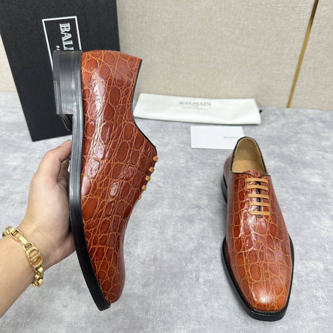 💋💍巴尔.曼新品  全新男士光面正装🤵皮鞋，采用进口牛皮压鳄鱼🐊纹制成，经典大尖头光面设计 内里水染小牛